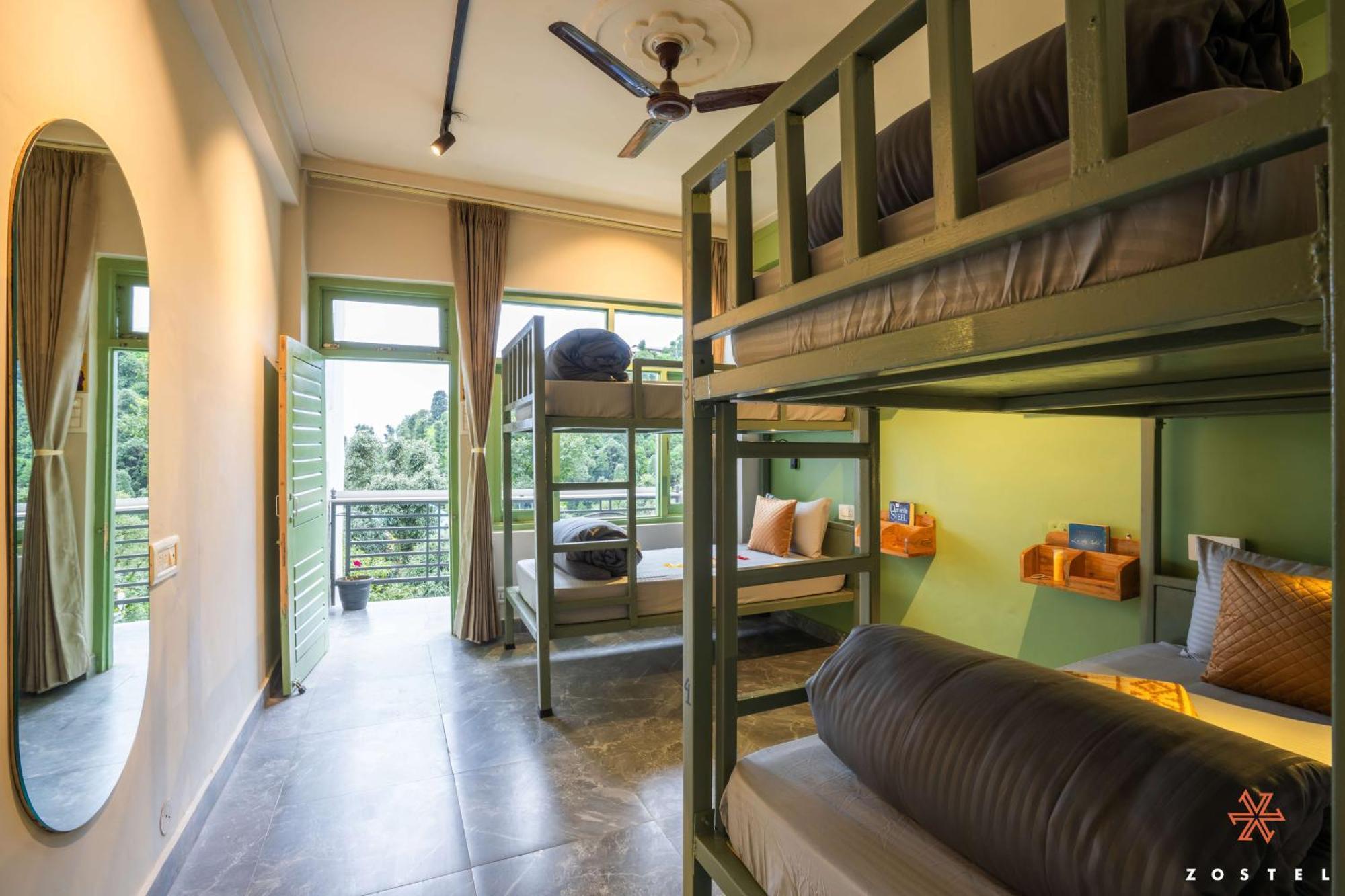 Zostel Dharamkot Hostel McLeod Ganj Luaran gambar