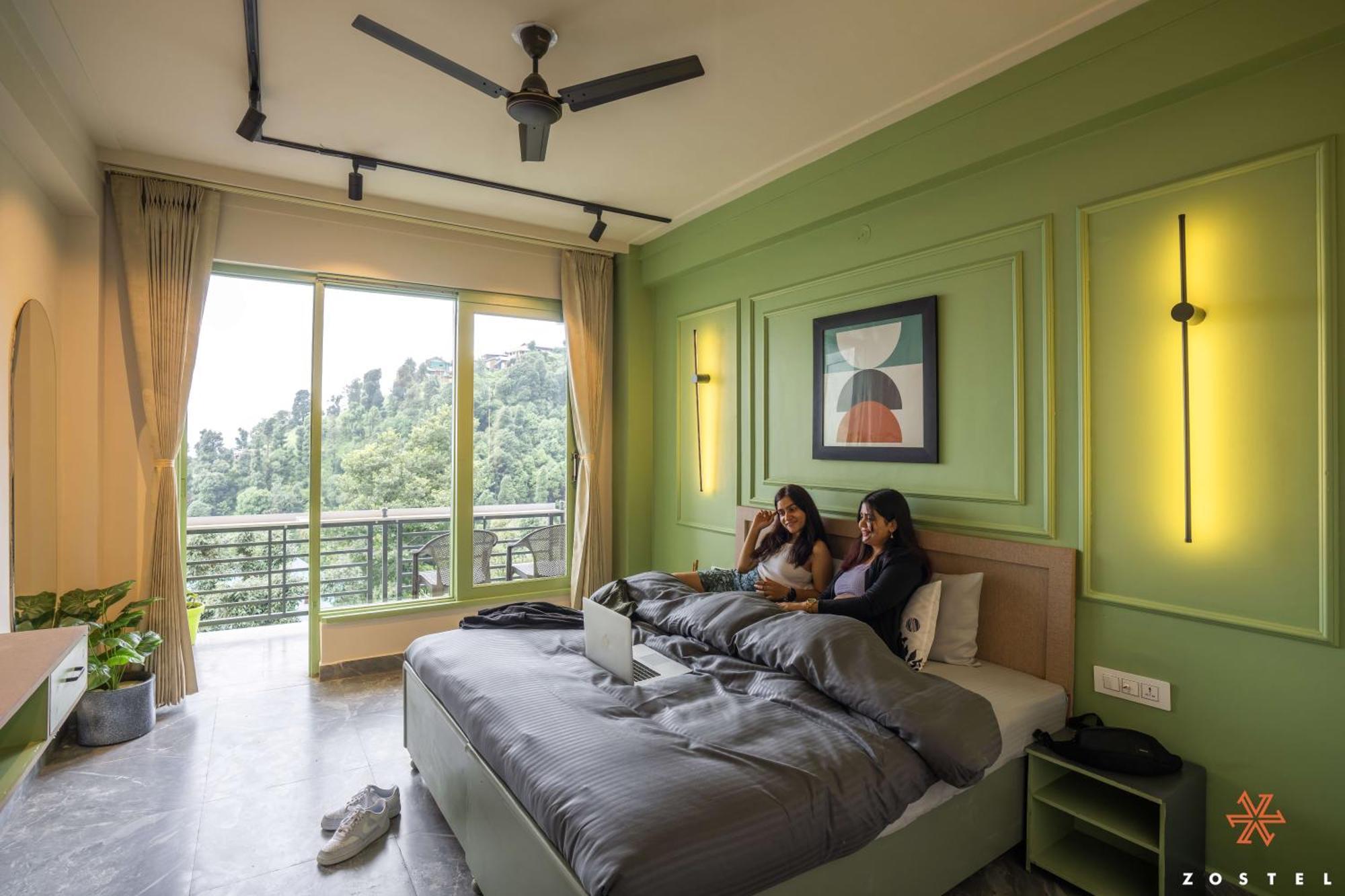 Zostel Dharamkot Hostel McLeod Ganj Luaran gambar
