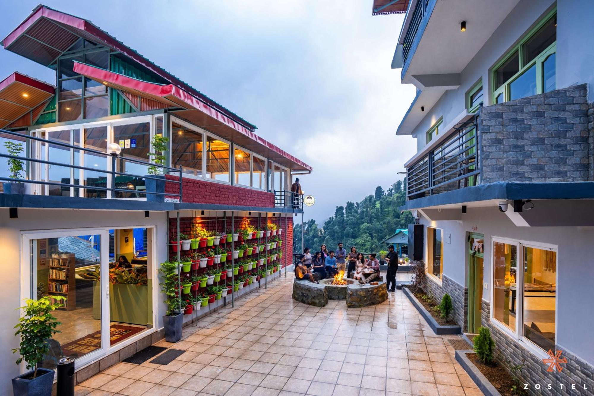 Zostel Dharamkot Hostel McLeod Ganj Luaran gambar