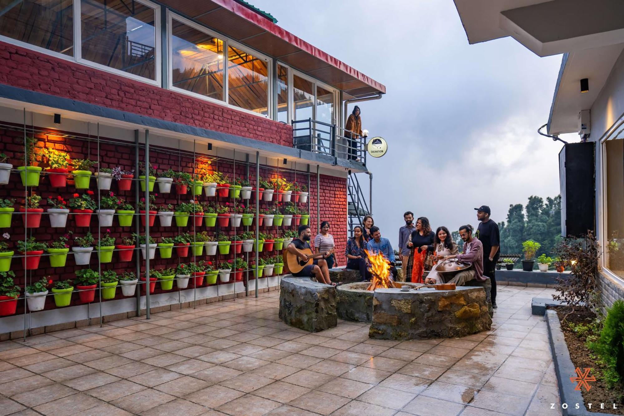 Zostel Dharamkot Hostel McLeod Ganj Luaran gambar